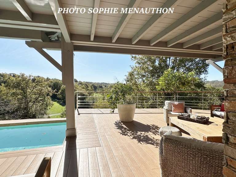 Maison Bassussarry - 4 chambres - 240m²
