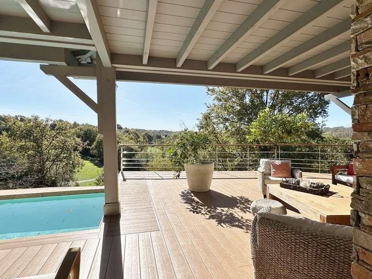 Maison Bassussarry - 4 chambres - 240m²