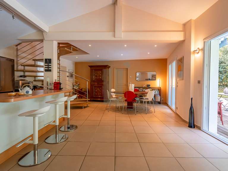Maison Bassussarry - 5 chambres - 185m²
