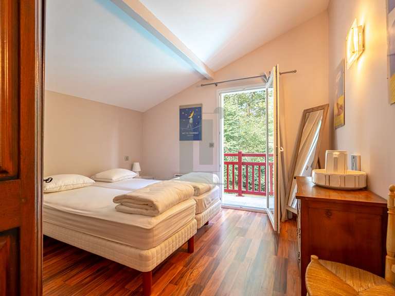 Maison Bassussarry - 5 chambres - 185m²