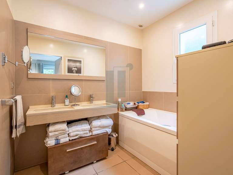 Maison Bassussarry - 5 chambres - 185m²