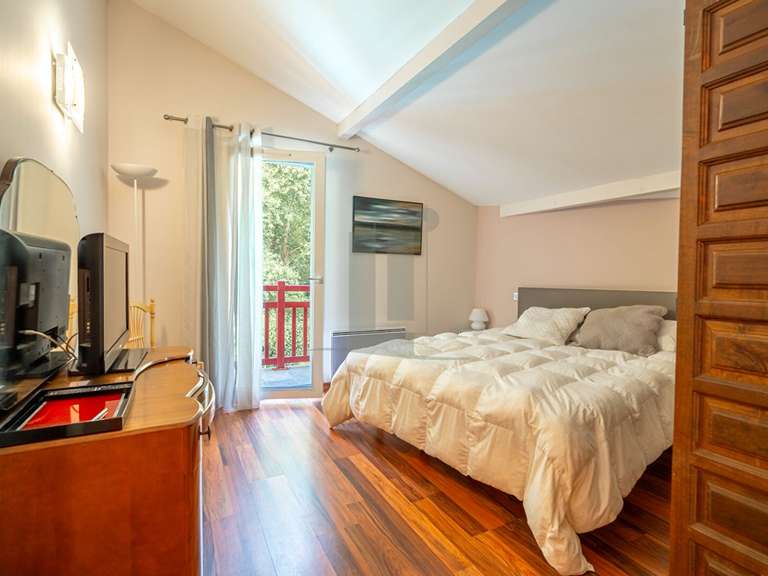 Maison Bassussarry - 5 chambres - 185m²