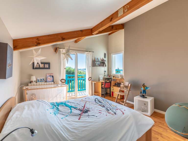 Maison Bassussarry - 5 chambres - 196m²