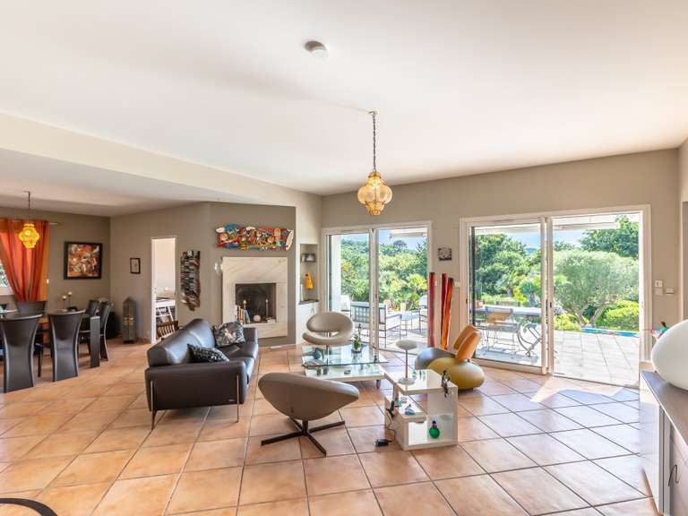 Maison Bassussarry - 5 chambres - 196m²