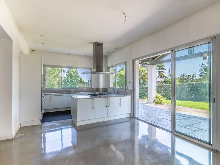 Maison Bassussarry - 5 chambres - 329m²