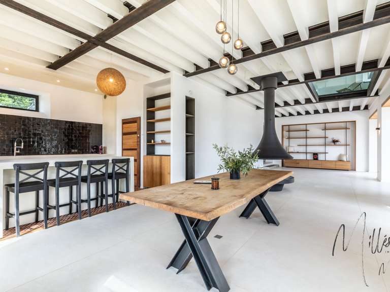 Maison Bassussarry - 4 chambres - 242m²