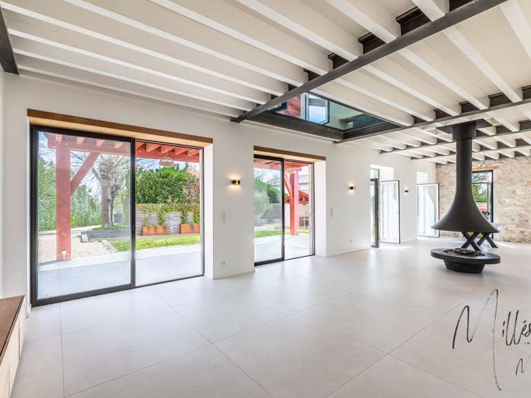 Maison Bassussarry - 4 chambres - 242m²