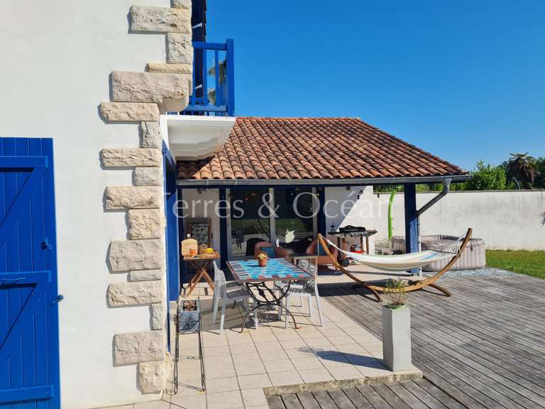 Maison Bassussarry - 4 chambres - 135m²