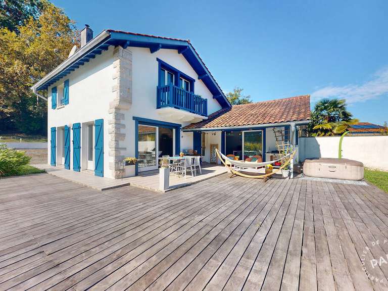 Maison Bassussarry - 4 chambres - 135m²