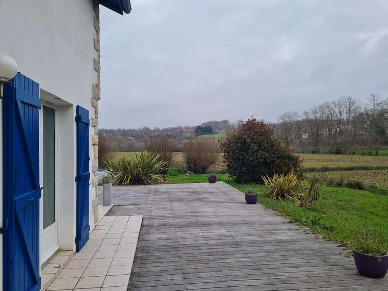 Maison Bassussarry - 4 chambres - 135m²