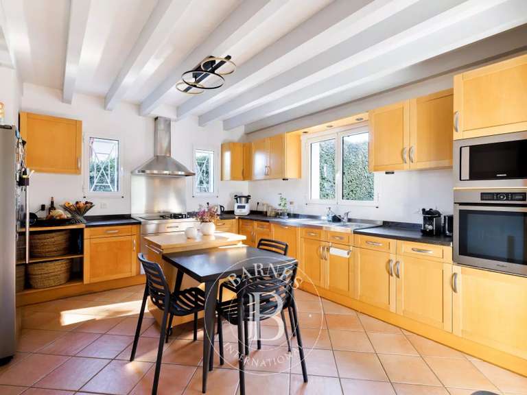 Maison Bassussarry - 4 chambres - 169m²
