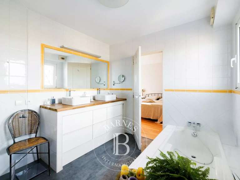 Maison Bassussarry - 4 chambres - 169m²
