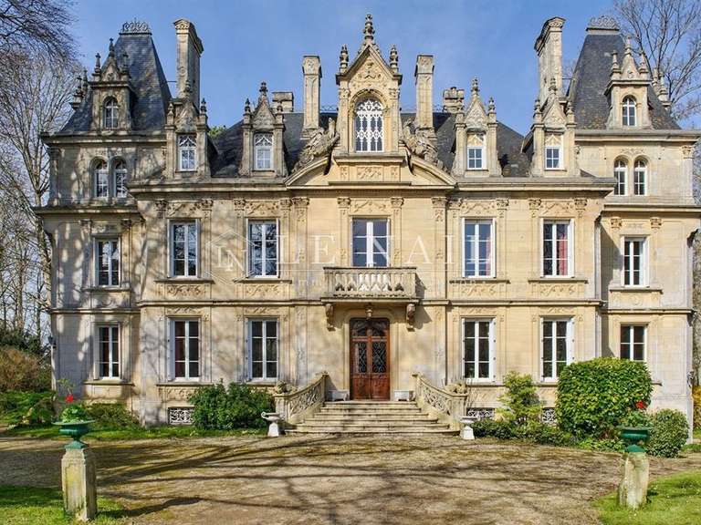 Castle Bayeux - 10 bedrooms - 466m²