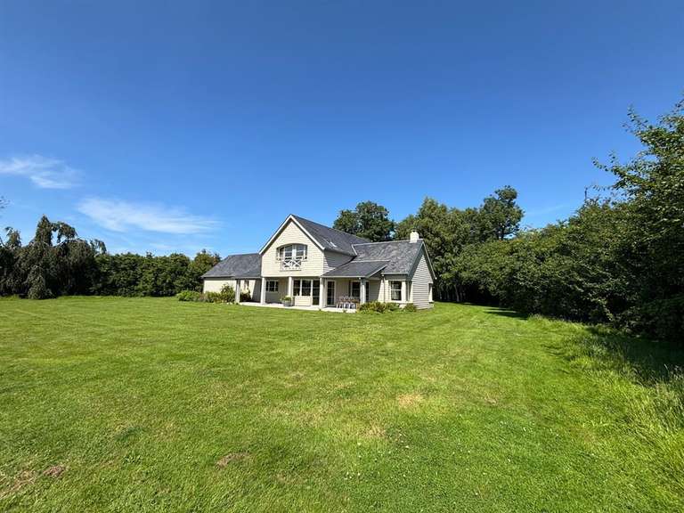 Maison Bayeux - 3 chambres - 201m²