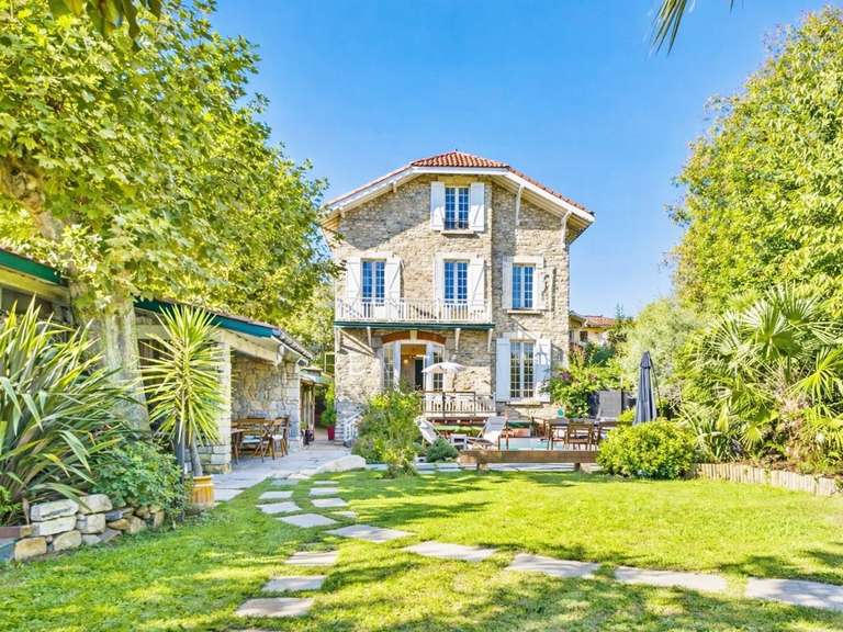 House Bayonne - 9 bedrooms - 488m²