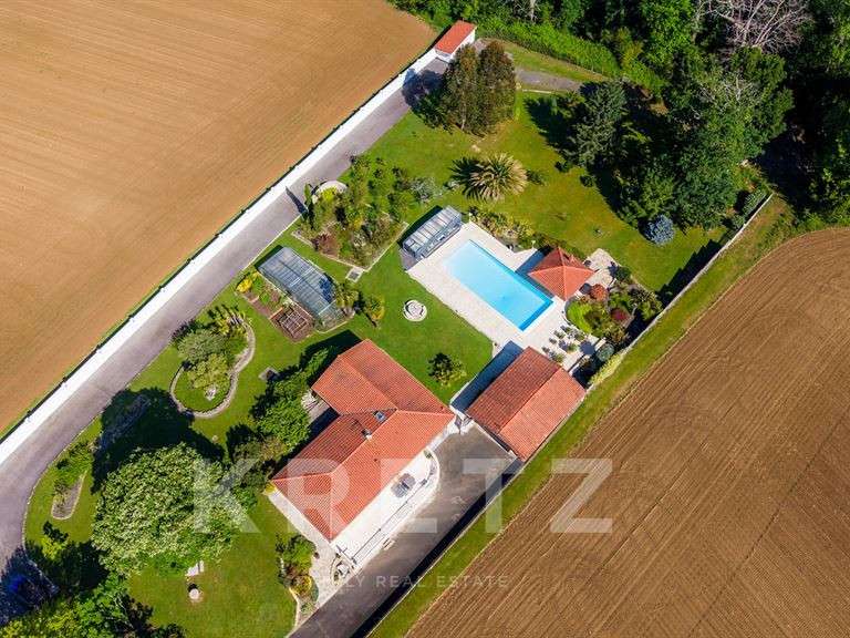 House Bayonne - 4 bedrooms - 237m²