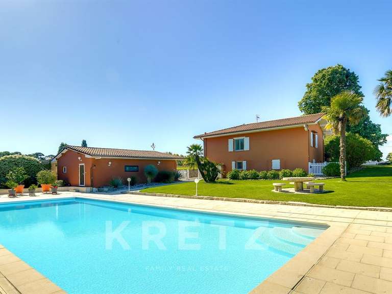 House Bayonne - 4 bedrooms - 237m²