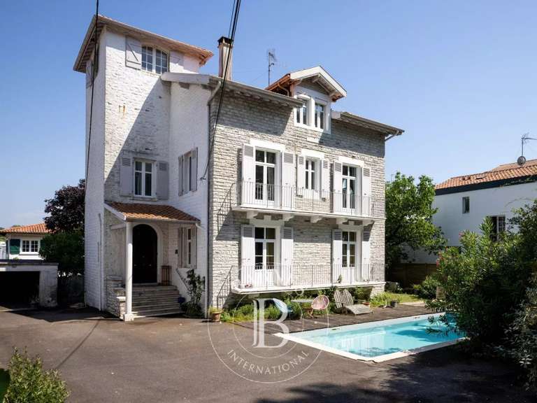 Maison Bayonne - 9 chambres - 273m²