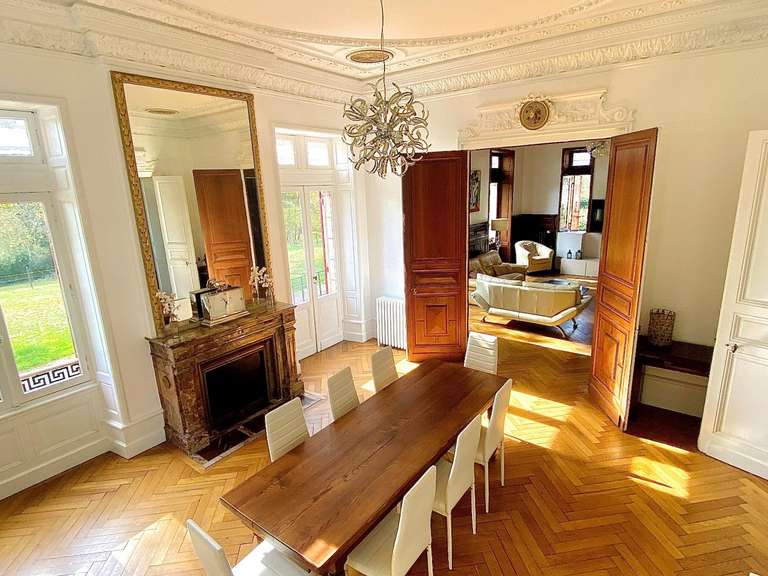 Château Bazas - 9 chambres - 630m²