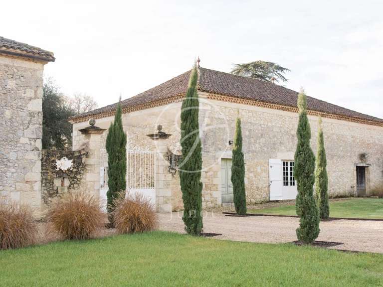 Château Bazian - 503m²
