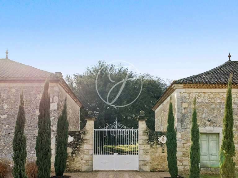 Château Bazian - 503m²