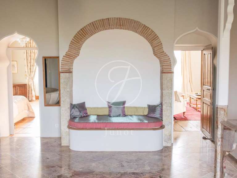 Château Bazian - 503m²