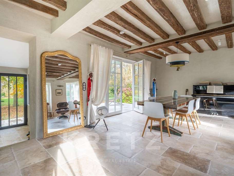 House Bazoches-sur-Guyonne