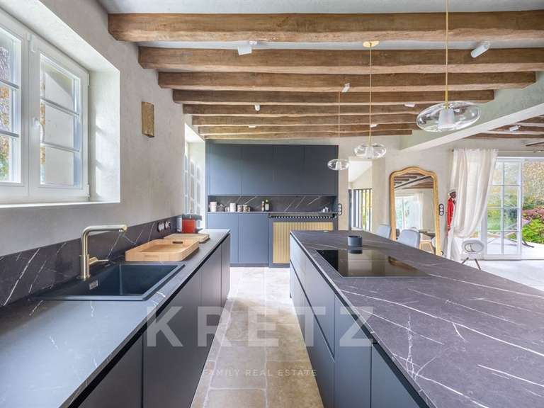 House Bazoches-sur-Guyonne - 250m²