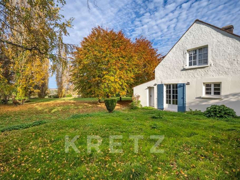 House Bazoches-sur-Guyonne