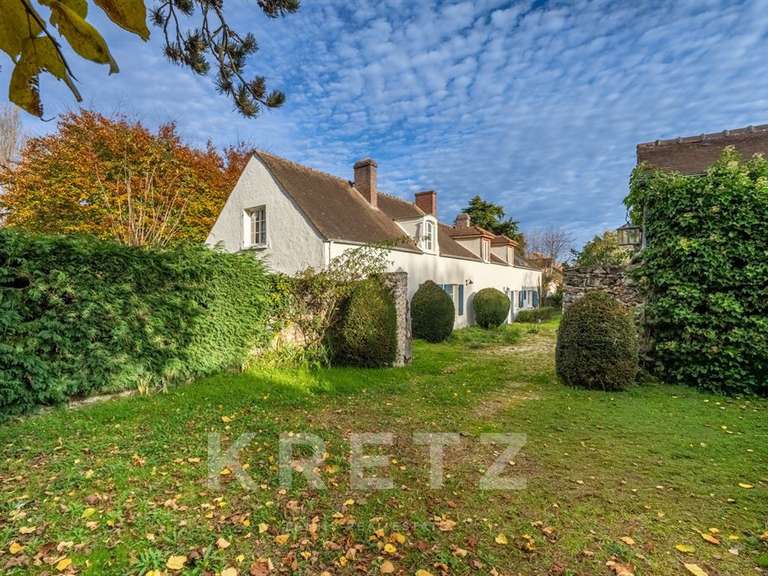 House Bazoches-sur-Guyonne - 250m²