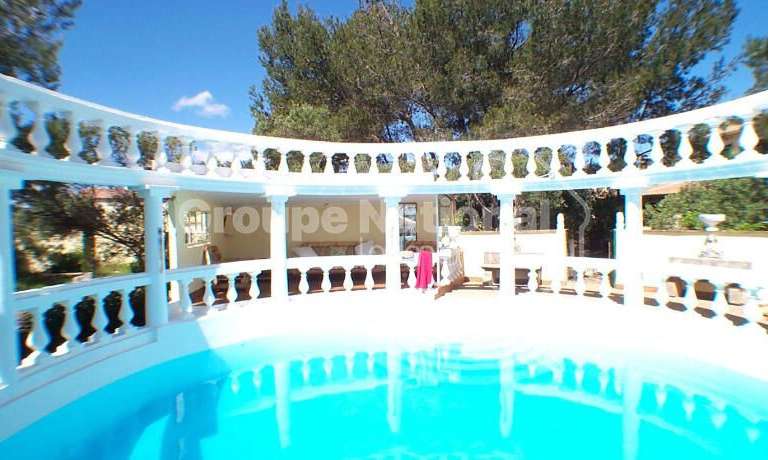 Maison Beaucaire - 7 chambres - 272m²
