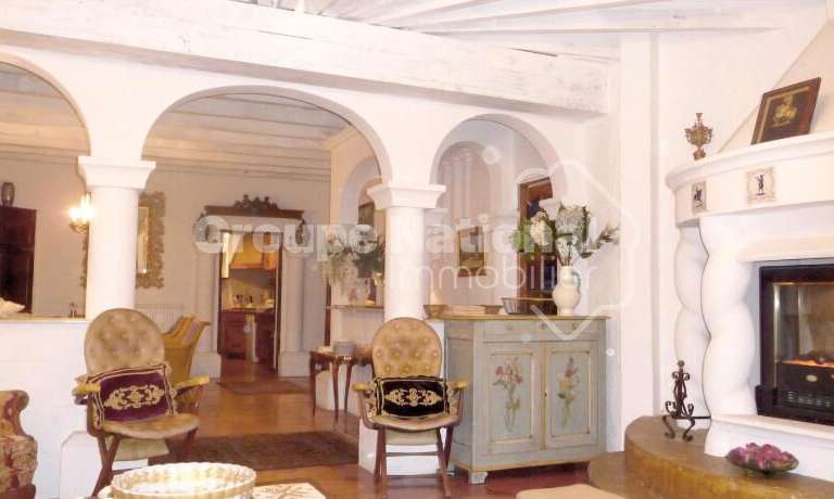 Maison Beaucaire - 7 chambres - 272m²