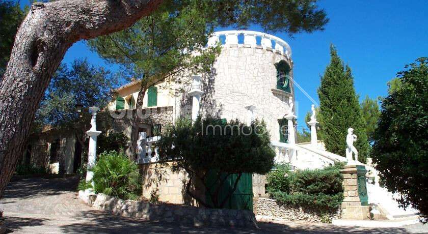 House Beaucaire
