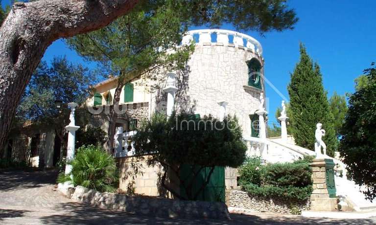Maison Beaucaire - 7 chambres - 272m²
