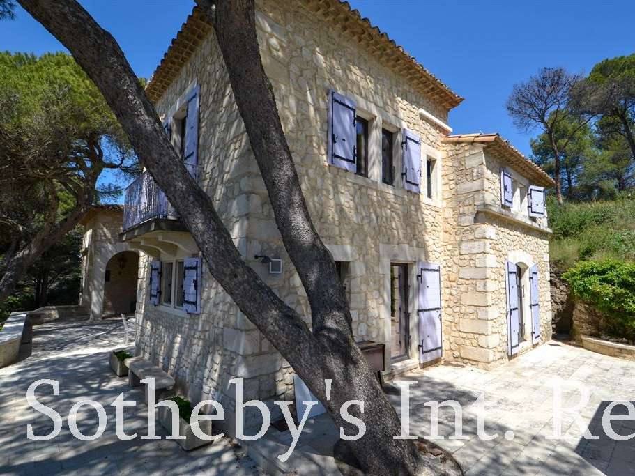 House Beaucaire
