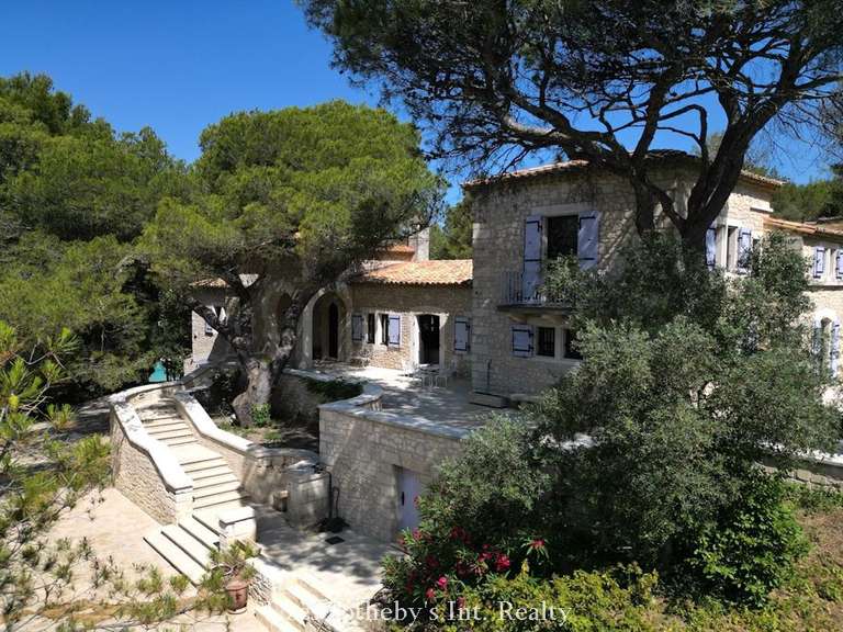 Maison Beaucaire - 3 chambres - 340m²