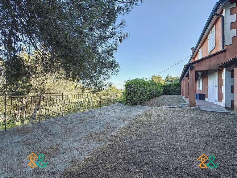 Maison Beaucaire - 6 chambres - 250m²