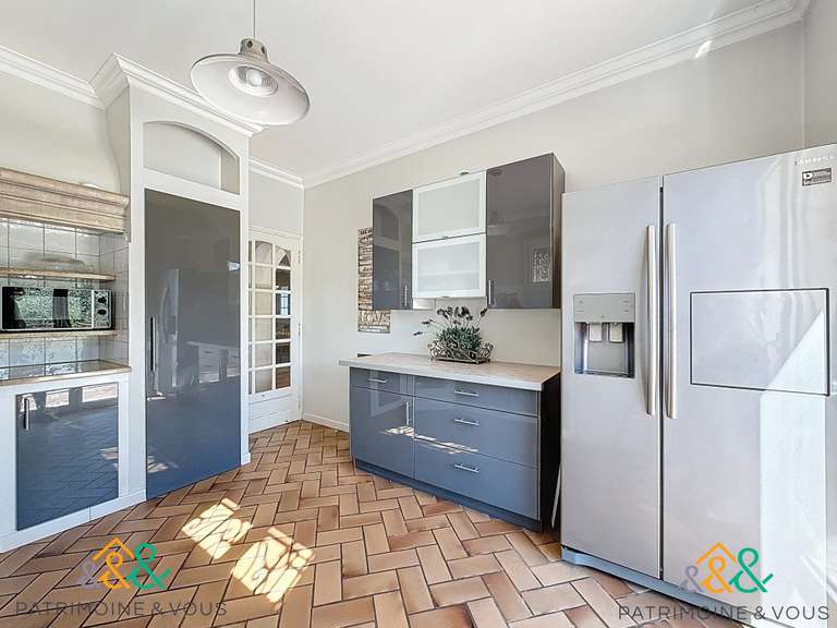 Maison Beaucaire - 6 chambres - 250m²