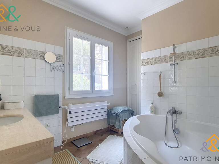 Maison Beaucaire - 6 chambres - 250m²