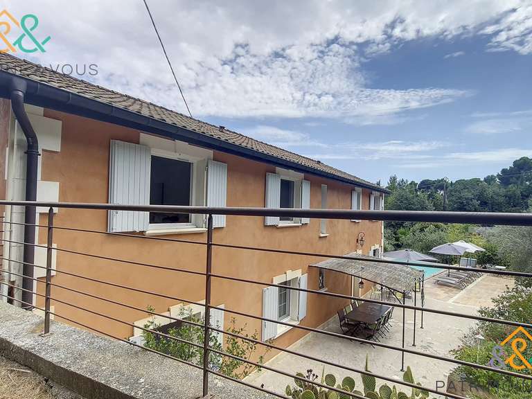 Maison Beaucaire - 6 chambres - 250m²