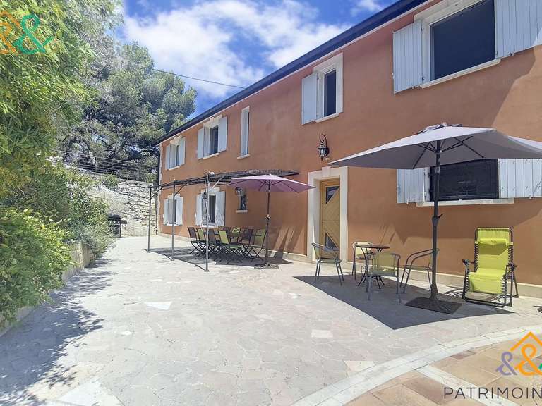 Maison Beaucaire - 6 chambres - 250m²