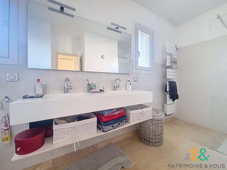 Maison Beaucaire - 4 chambres - 187m²