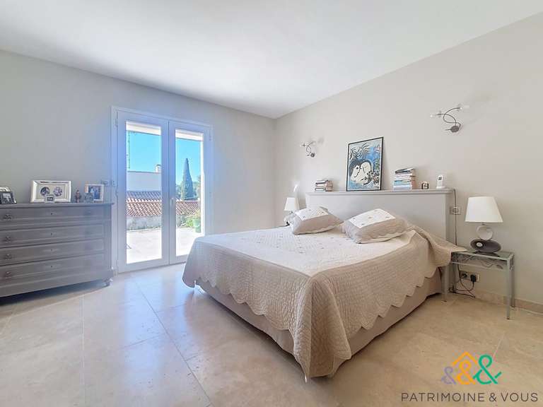 Maison Beaucaire - 4 chambres - 187m²