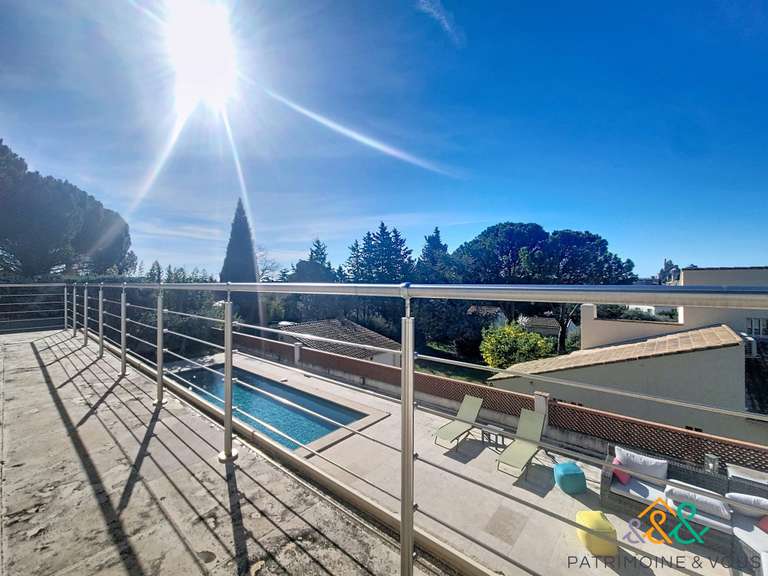 Maison Beaucaire - 4 chambres - 187m²