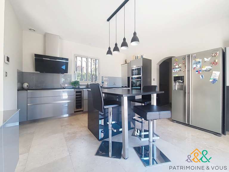 Maison Beaucaire - 4 chambres - 187m²