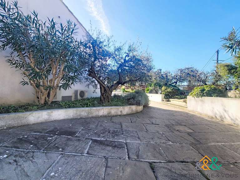 Maison Beaucaire - 4 chambres - 187m²