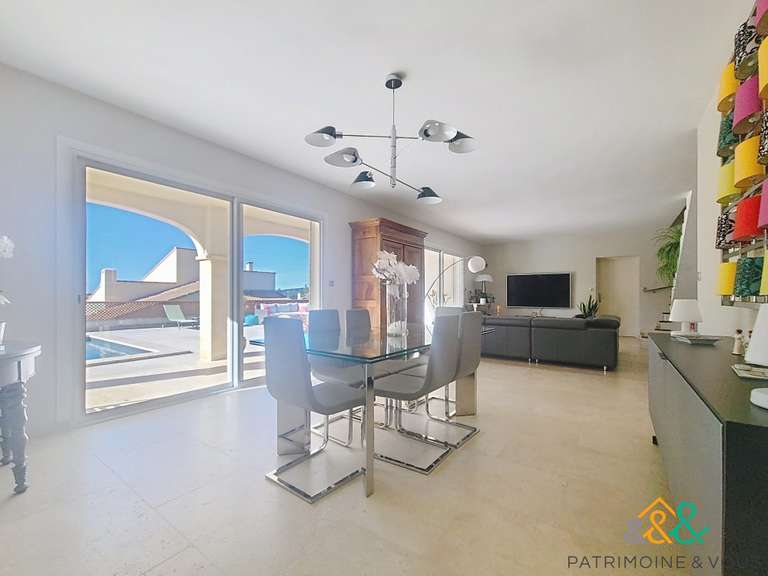 Maison Beaucaire - 4 chambres - 187m²