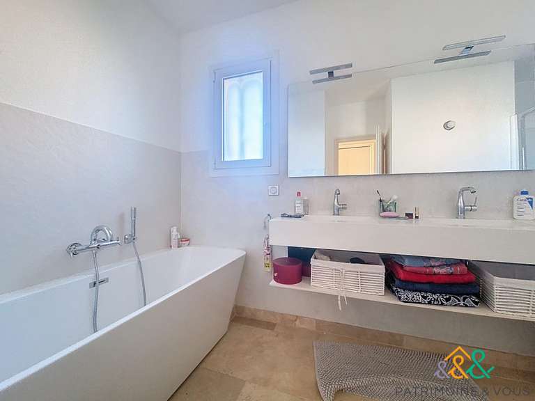 Maison Beaucaire - 4 chambres - 187m²