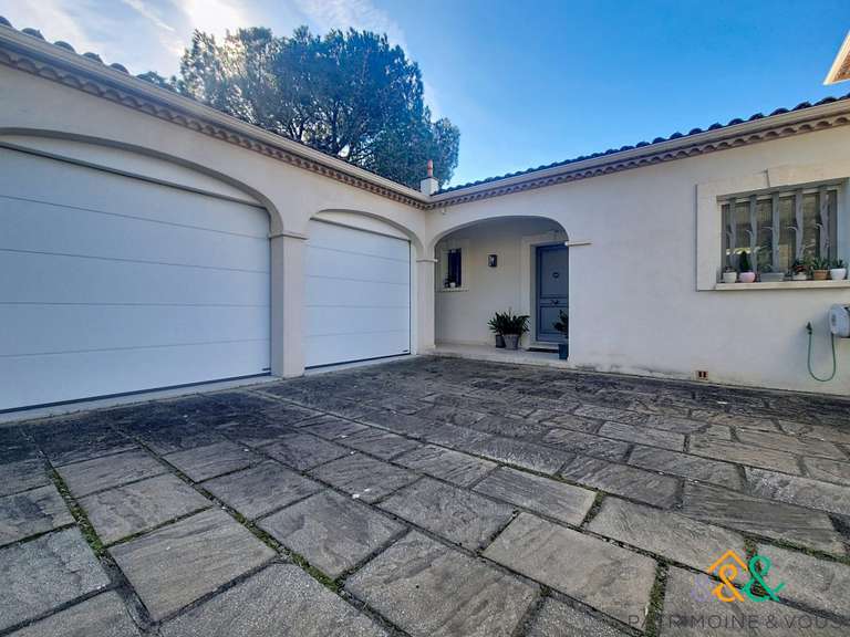 Maison Beaucaire - 4 chambres - 187m²
