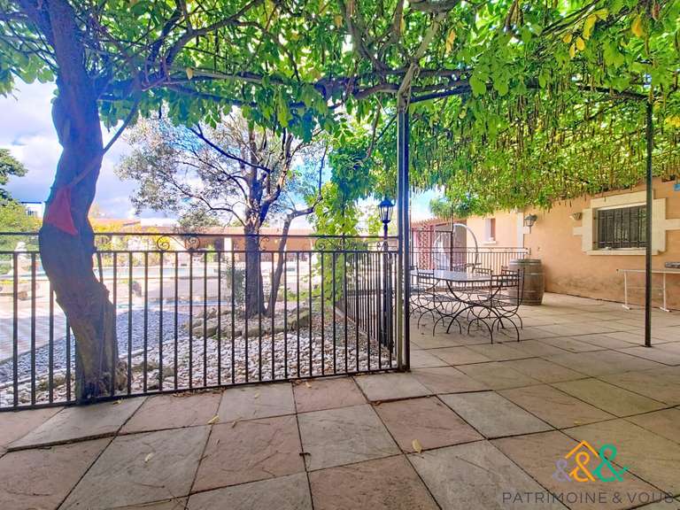 Maison Beaucaire - 6 chambres - 274m²